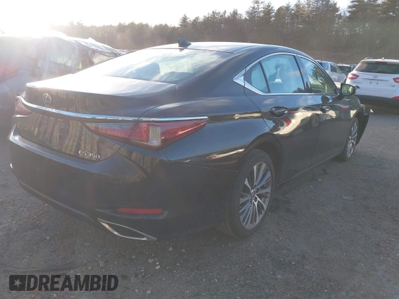 2020 Lexus ES with VIN 58ADZ1B16LU051667, listed as a IAAI auction lot 41201741 with 43,898 mi miles. Bid and sale history available at carsss.com. Image 4.