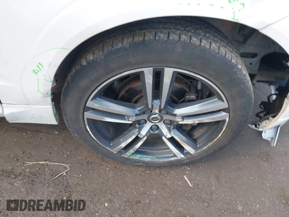 2019 Volvo XC60 Momentum with VIN LYV102RK9KB206928, listed as a IAAI auction lot 41673598 with 25,512 mi miles and . Bid and sale history available at DreamBid. Image 12.