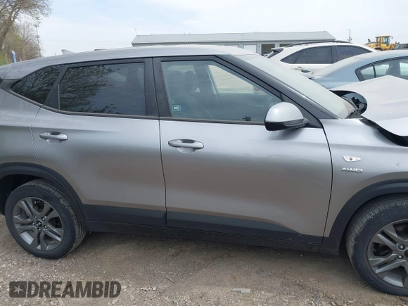 2021 Kia Seltos LX z VIN KNDEPCAA8M7104890, wystawiony jako IAAI lot #42059596 z przebiegiem 44 587 mil mil oraz . Historia ofert i sprzedaży dostępna na DreamBid. Obrazek 13.