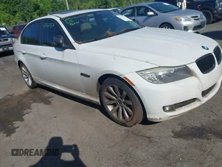 2011 BMW 3 Series 328i xDrive z VIN WBAPK5C57BA654470, wystawiony jako IAAI lot #42361357 z przebiegiem 124 205 mil mil oraz . Historia ofert i sprzedaży dostępna na DreamBid. Obrazek 1.