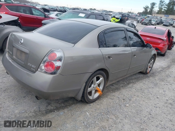 2005 Nissan Altima 3.5 SE with VIN 1N4BL11D05N430151, listed as a IAAI auction lot 41387898 with 257,990 mi miles. Bid and sale history available at carsss.com. Image 4.