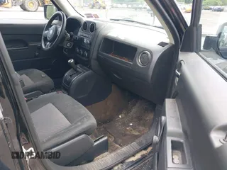 2017 Jeep Patriot Sport with VIN 1C4NJRBB7HD128164, listed as a IAAI auction lot 42577060 with 153,125 mi miles and . Bid and sale history available at DreamBid. Image 5.