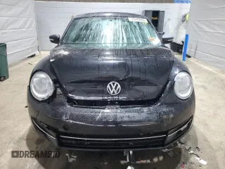 2012 Volkswagen Beetle 2.5L w/Sound/Nav PZEV with VIN 3VWJP7AT5CM637224, listed as a Copart auction lot 49949995 with 203,326 mi miles and Salvage Title. Bid and sale history available at DreamBid. Image 5.