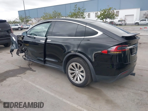 2017 Tesla Model X 90D with VIN 5YJXCAE2XHF075341, listed as a IAAI auction lot 41784008 with 77,439 mi miles and . Bid and sale history available at DreamBid. Image 3.