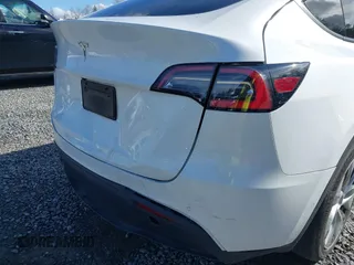 2021 Tesla Model Y Standard Range with VIN 5YJYGDED9MF110697, listed as a IAAI auction lot 41707730 with Not Provided miles and . Bid and sale history available at carsss.com. Image 6.