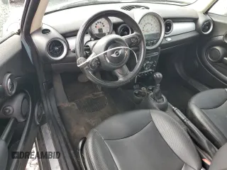 2013 MINI Hardtop z VIN WMWSU3C52DT680586, wystawiony jako Copart lot #59021355 z przebiegiem 208 323 mil mil oraz Czysty tytuł • Clean title. Historia ofert i sprzedaży dostępna na DreamBid. Obrazek 8.