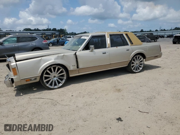 1989 Lincoln Town Car z VIN 1LNBM81F8KY816906, wystawiony jako Copart lot #51316715 z przebiegiem 361 830 mil mil oraz Szkoda całkowita • Salvage title. Historia ofert i sprzedaży dostępna na DreamBid. Obrazek 1.