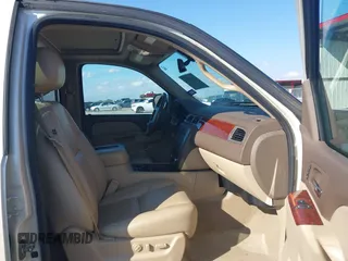 2013 GMC Yukon XL SLT with VIN 1GKS1KE07DR362570, listed as a IAAI auction lot 41500425 with 89,352 mi miles. Bid and sale history available at carsss.com. Image 5.