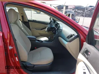 2015 Kia Optima LX z VIN 5XXGM4A72FG407864, wystawiony jako IAAI lot #42295392 z przebiegiem 177 485 mil mil oraz . Historia ofert i sprzedaży dostępna na DreamBid. Obrazek 5.