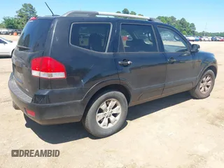 2009 Kia Borrego LX with VIN KNDJJ741395033538, listed as a IAAI auction lot 42088382 with 119,225 mi miles. Bid and sale history available at carsss.com. Image 4.
