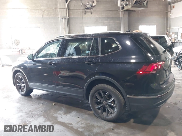2022 Volkswagen Tiguan SE z VIN 3VV2B7AX6NM073743, wystawiony jako IAAI lot #39948815 z przebiegiem 56 368 mil mil oraz . Historia ofert i sprzedaży dostępna na DreamBid. Obrazek 14.