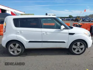 2011 Kia Soul + with VIN KNDJT2A23B7267442, listed as a IAAI auction lot 41671119 with 123,577 mi miles. Bid and sale history available at carsss.com. Image 13.