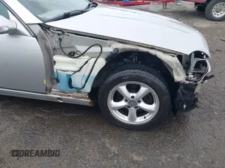 2001 Mercedes-Benz SLK 230/320 z VIN WDBKK65F61F223014, wystawiony jako IAAI lot #42193397 z przebiegiem 291 610 mil mil oraz . Historia ofert i sprzedaży dostępna na DreamBid. Obrazek 19.
