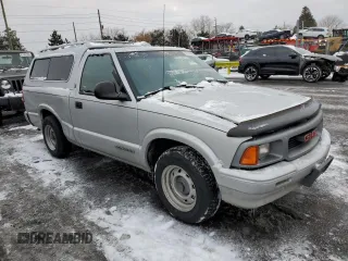 1996 GMC Sonoma with VIN 1GTCS1446T8505797, listed as a Copart auction lot 87644265 with 171,790 mi miles and Salvage Title. Bid and sale history available at carsss.com. Image 4.