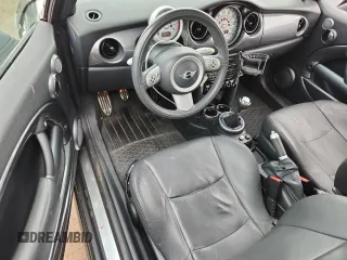2006 MINI Hardtop S z VIN WMWRE33526TN28483, wystawiony jako Copart lot #64806175 z przebiegiem 76 419 mil mil oraz Szkoda całkowita • Salvage title. Historia ofert i sprzedaży dostępna na DreamBid. Obrazek 8.