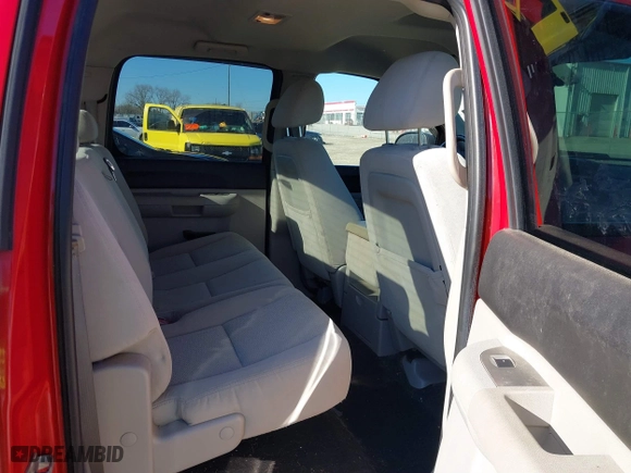 2007 Chevrolet Silverado 1500 LT w/1LT with VIN 2GCEC13C671575887, listed as a IAAI auction lot 41447510 with 195,650 mi miles. Bid and sale history available at carsss.com. Image 8.