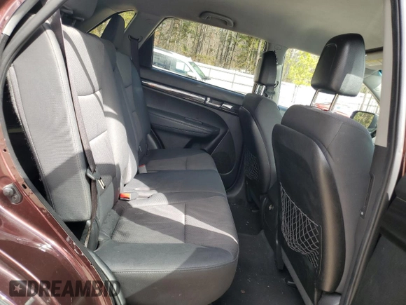 2012 Kia Sorento LX z VIN 5XYKT4A12CG253639, wystawiony jako Copart lot #47832195 z przebiegiem 269 418 mil mil oraz Szkoda całkowita • Salvage title. Historia ofert i sprzedaży dostępna na DreamBid. Obrazek 11.