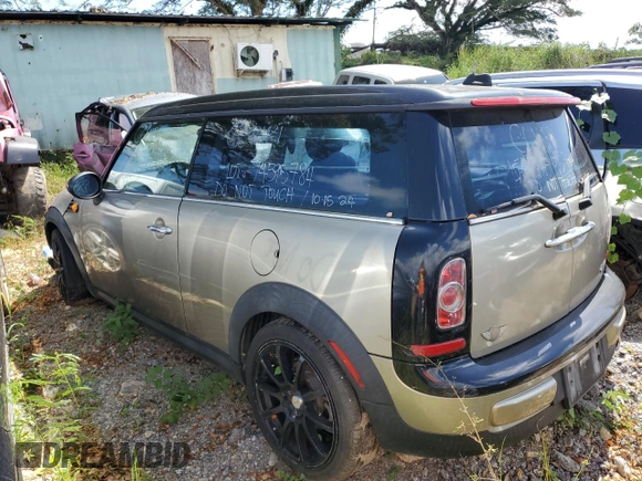 2011 MINI Clubman z VIN WMWZF3C56BTY00475, wystawiony jako Copart lot #74595784 z przebiegiem Nie podano mil oraz Nie do naprawy • Non repairable. Historia ofert i sprzedaży dostępna na DreamBid. Obrazek 2.