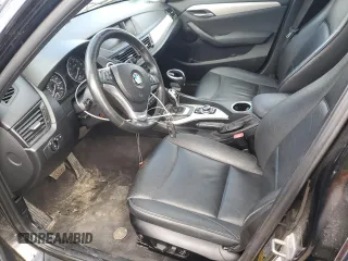2013 BMW X1 xDrive28i z VIN WBAVL1C58DVR82070, wystawiony jako Copart lot #55740795 z przebiegiem 136 394 mil mil oraz Nie do naprawy • Non repairable. Historia ofert i sprzedaży dostępna na DreamBid. Obrazek 7.