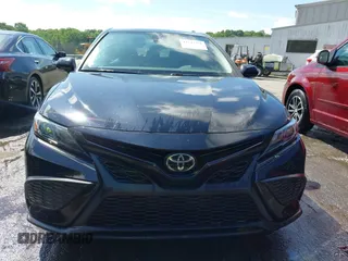 2022 Toyota Camry SE z VIN 4T1G11AK2NU499302, wystawiony jako IAAI lot #42233378 z przebiegiem 122 635 mil mil oraz . Historia ofert i sprzedaży dostępna na DreamBid. Obrazek 13.