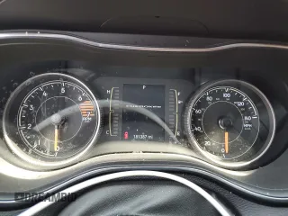 2020 Jeep Cherokee Latitude Plus z VIN 1C4PJMLB5LD510244, wystawiony jako Copart lot #60505675 z przebiegiem 181 387 mil mil oraz Czysty tytuł • Clean title. Historia ofert i sprzedaży dostępna na DreamBid. Obrazek 9.