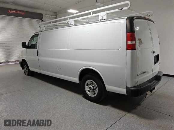 2018 GMC Savana Cargo Van with VIN 1GTW7BFG1J1340839, listed as a Copart auction lot 43284125 with 104,139 mi miles and Clean Title. Bid and sale history available at carsss.com. Image 2.