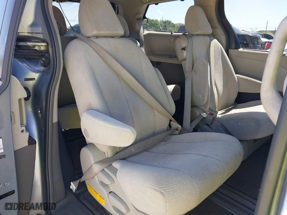 2011 Toyota Sienna LE AAS with VIN 5TDKK3DC1BS088159, listed as a IAAI auction lot 41743776 with 173,204 mi miles. Bid and sale history available at carsss.com. Image 8.