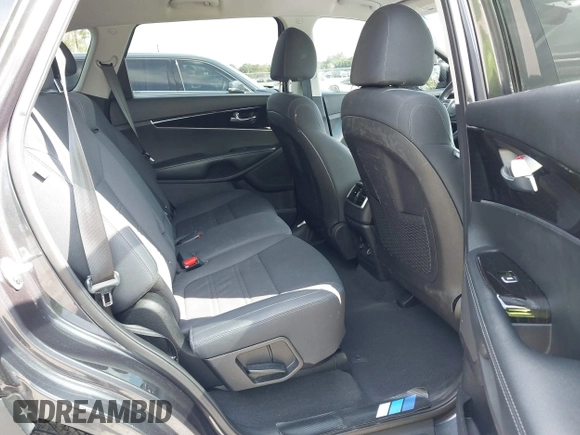 2019 Kia Sorento LX with VIN 5XYPG4A32KG538030, listed as a IAAI auction lot 41628882 with 120,392 mi miles. Bid and sale history available at carsss.com. Image 8.