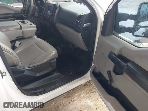 2016 Ford F-150 XL z VIN 1FTMF1EF3GFA55908, wystawiony jako IAAI lot #42424149 z przebiegiem 246 378 mil mil oraz . Historia ofert i sprzedaży dostępna na DreamBid. Obrazek 5.