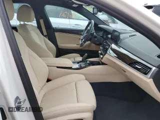 2020 BMW 5 Series z VIN WBAJB1C01LCE63543, wystawiony jako Copart lot #67312782 z przebiegiem 16 121 mil mil oraz . Historia ofert i sprzedaży dostępna na DreamBid. Obrazek 5.