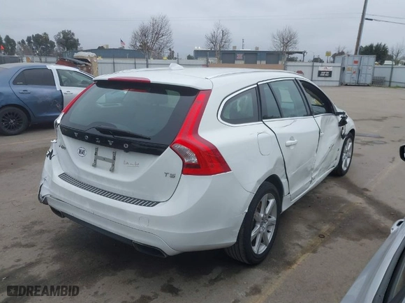 2017 Volvo V60 Premier with VIN YV140MEK0H1336301, listed as a IAAI auction lot 41607341 with 136,518 mi miles. Bid and sale history available at carsss.com. Image 4.