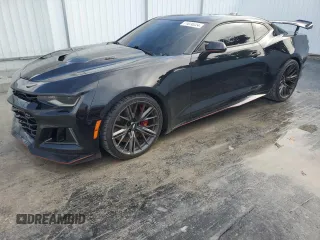 2018 Chevrolet Camaro ZL1 z VIN 1G1FK1R66J0136757, wystawiony jako Copart lot #71070224 z przebiegiem 7760 mil mil oraz Tytuł czysty. Historia ofert i sprzedaży dostępna na DreamBid. Obrazek 1.