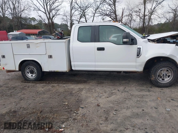 2017 Ford F-250 XL z VIN 1FD7X2A60HEC65973, wystawiony jako IAAI lot #41190935 z przebiegiem 202 195 mil mil oraz . Historia ofert i sprzedaży dostępna na DreamBid. Obrazek 13.