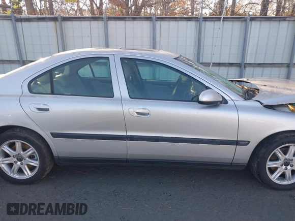 2002 Volvo S60 with VIN YV1RS61R622200464, listed as a IAAI auction lot 41105829 with 94,314 mi miles. Bid and sale history available at carsss.com. Image 13.