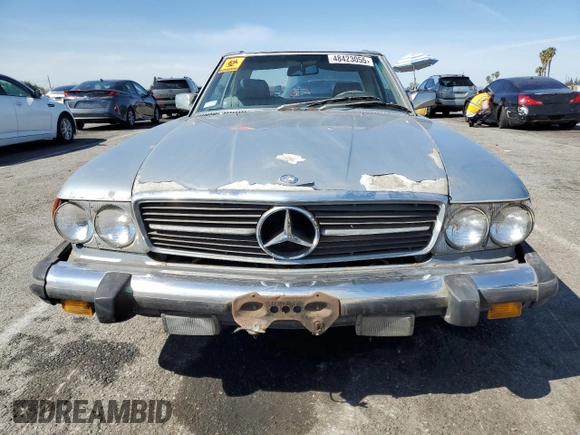 1984 Mercedes-Benz 380 SL z VIN WDBBA45A5EA014653, wystawiony jako Copart lot #48423055 z przebiegiem 107 383 mil mil oraz Czysty tytuł • Clean title. Historia ofert i sprzedaży dostępna na DreamBid. Obrazek 5.
