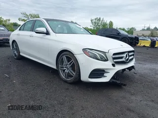 2020 Mercedes-Benz E 350 z VIN WDDZF8EB1LA721611, wystawiony jako IAAI lot #42242033 z przebiegiem 70 642 mil mil oraz . Historia ofert i sprzedaży dostępna na DreamBid. Obrazek 1.