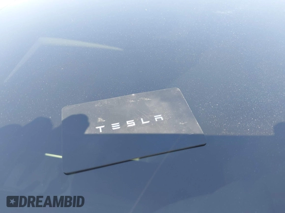 2024 Tesla Model Y Long Range z VIN 7SAYGAEE8RF198286, wystawiony jako IAAI lot #41950454 z przebiegiem 7 611 mil mil oraz . Historia ofert i sprzedaży dostępna na DreamBid. Obrazek 11.