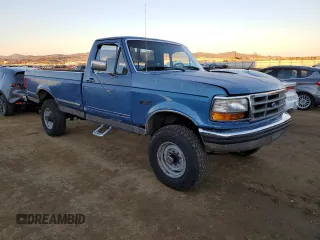 1993 Ford F-250 with VIN 2FTHF26G8PCB37269, listed as a Copart auction lot 82901974 with 159,725 mi miles and Salvage Title. Bid and sale history available at carsss.com. Image 4.