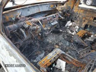 2010 Toyota Tundra с VIN 5TFUM5F15AX005061, выставлен на аукционе Copart как лот 51823565 с пробегом Не указан миль и Списание • Salvage title. История ставок и продаж доступна на DreamBid. Изображение 8.