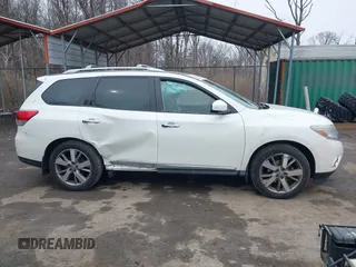 2015 Nissan Pathfinder S z VIN 5N1AR2MM8FC703674, wystawiony jako IAAI lot #41548944 z przebiegiem 100 150 mil mil oraz . Historia ofert i sprzedaży dostępna na DreamBid. Obrazek 13.