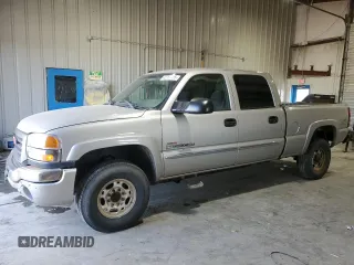 2005 GMC Sierra 2500HD SLT z VIN 1GTHK23265F918622, wystawiony jako Copart lot #42261205 z przebiegiem 185 594 mil mil oraz Czysty tytuł • Clean title. Historia ofert i sprzedaży dostępna na DreamBid. Obrazek 1.