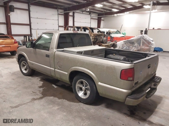 2000 Chevrolet S-10 LS with VIN 1GCCS1446YK192616, listed as a IAAI auction lot 41562966 with 289,447 mi miles. Bid and sale history available at carsss.com. Image 3.