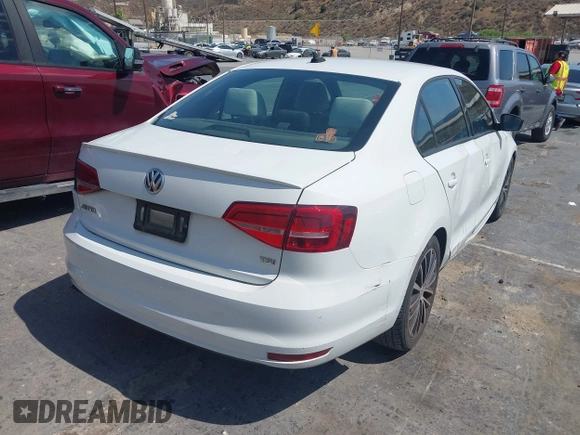 2015 Volkswagen Jetta SE с VIN 3VWD17AJ2FM406556, выставлен на аукционе IAAI как лот 42676945 с пробегом 153 903 миль миль и . История ставок и продаж доступна на DreamBid. Изображение 4.