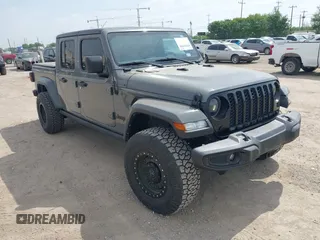 2021 Jeep Gladiator Sport S z VIN 1C6JJTAM1ML607525, wystawiony jako IAAI lot #41941550 z przebiegiem 59 283 mil mil oraz . Historia ofert i sprzedaży dostępna na DreamBid. Obrazek 1.