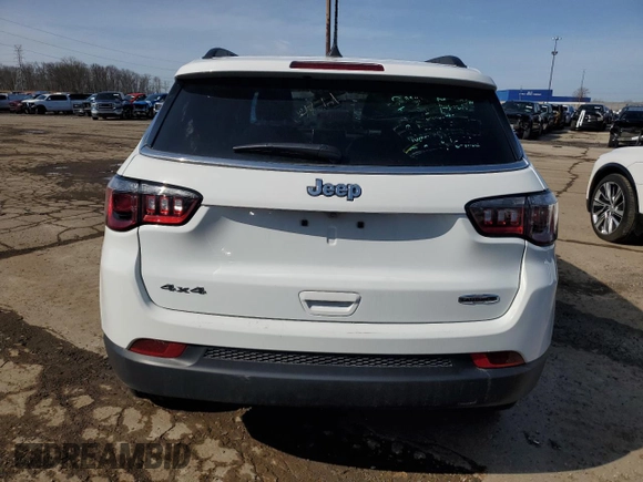 2024 Jeep Compass Latitude Lux z VIN 3C4NJDFN7RT104207, wystawiony jako Copart lot #47723925 z przebiegiem 14 935 mil mil oraz Szkoda całkowita • Salvage title. Historia ofert i sprzedaży dostępna na DreamBid. Obrazek 6.