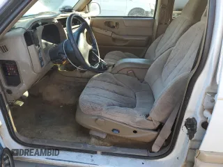 1998 GMC Jimmy SL with VIN 1GKCS13WXW2516025, listed as a Copart auction lot 88762955 with 140,381 mi miles and Salvage Title. Bid and sale history available at carsss.com. Image 7.