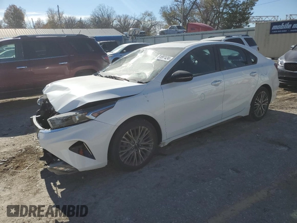 2022 Kia Forte GT-Line with VIN 3KPF54AD7NE469461, listed as a Copart auction lot 81897424 with 47,671 mi miles and Salvage Title. Bid and sale history available at carsss.com. Image 1.
