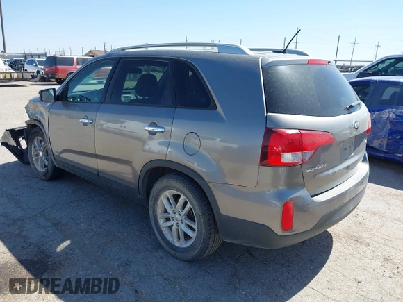 2015 Kia Sorento LX with VIN 5XYKTCA69FG584972, listed as a IAAI auction lot 42315973 with 165,907 mi miles and . Bid and sale history available at DreamBid. Image 3.