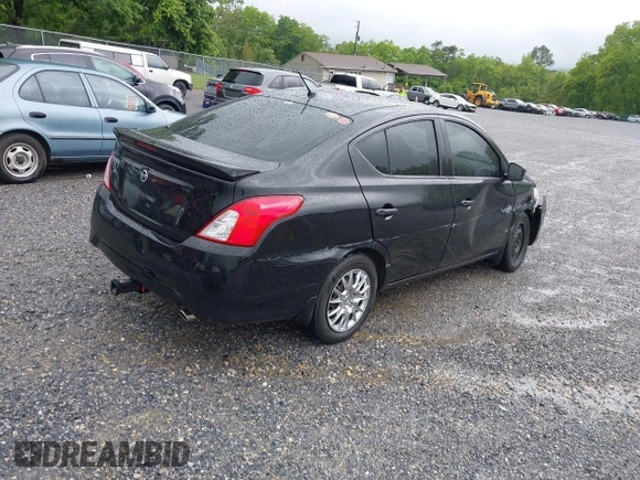 2017 Nissan Versa SV z VIN 3N1CN7AP2HL885581, wystawiony jako IAAI lot #42235494 z przebiegiem 129 189 mil mil oraz . Historia ofert i sprzedaży dostępna na DreamBid. Obrazek 4.