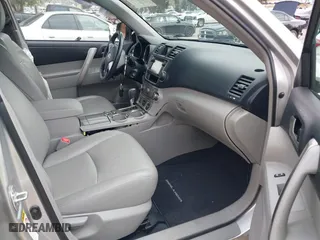 2013 Toyota Highlander with VIN 5TDZK3EHXDS103043, listed as a IAAI auction lot 41889515 with 83,976 mi miles. Bid and sale history available at carsss.com. Image 5.